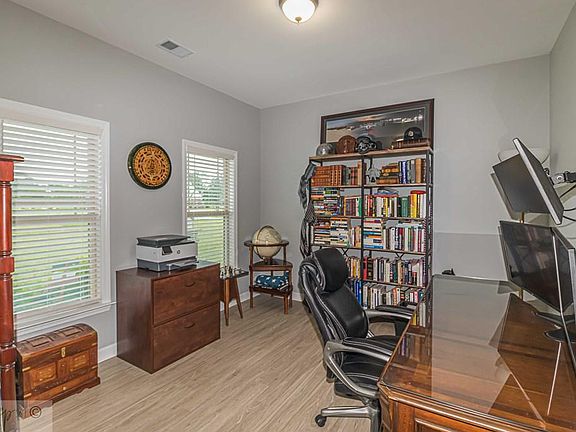 3rd image of 108 Doral Dr