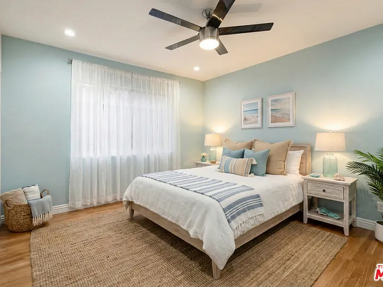1028 E 3rd St #5 — Photo 3