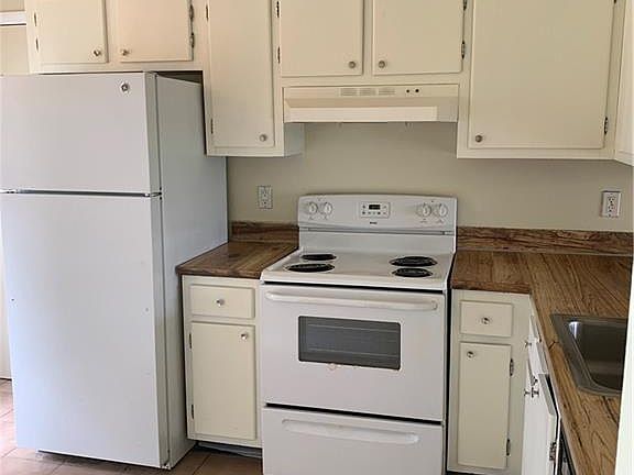 4th image of 5546 Lakewood Cir S APT D