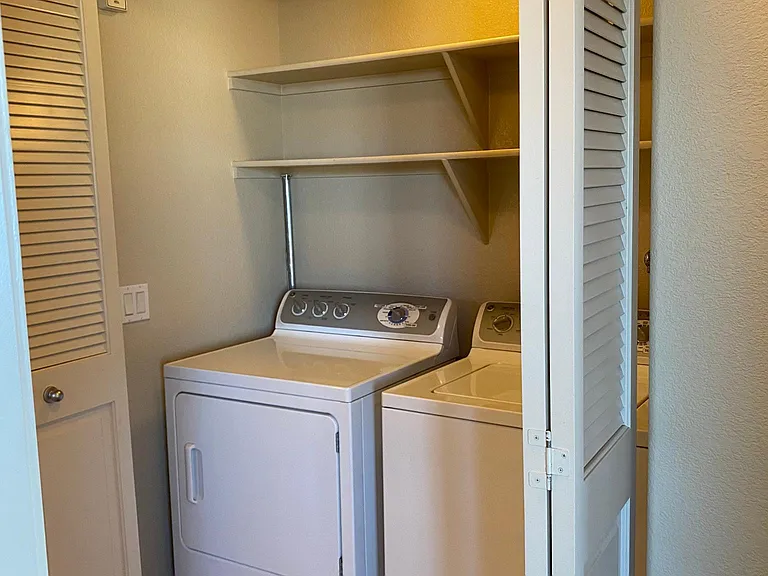 700 Moon Cir — Photo 34