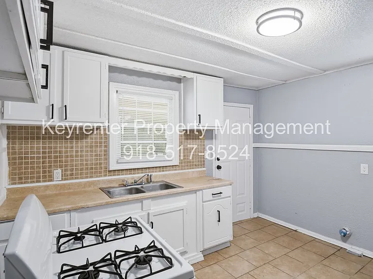 3912 E Admiral Ct — Photo 16