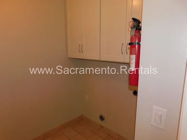 2637 Latham Dr — Photo 20