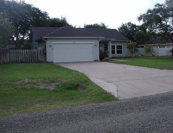 4th image of 1036 Hickory Ave