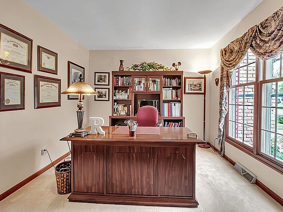 3rd image of 106 E Pinelake Dr