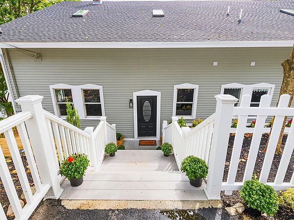 2nd image of 286 Grove St