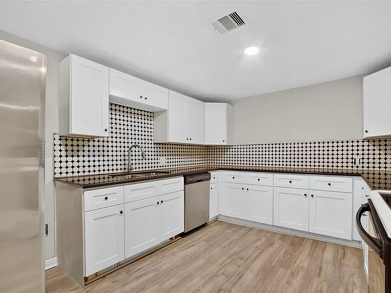 5110 FM 1765 — Photo 13