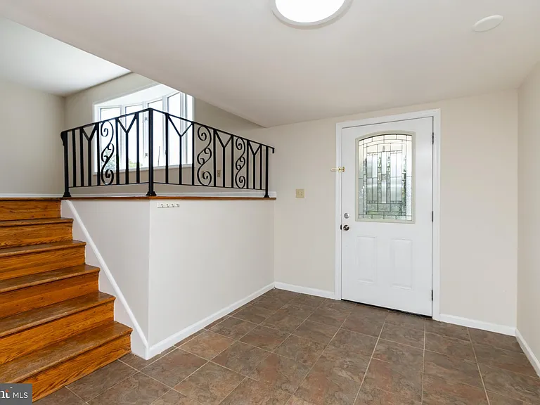 6013 Madeline Dr — Photo 8