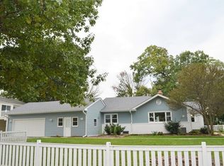 829 Diamond Lake Rd, Mundelein, IL 60060