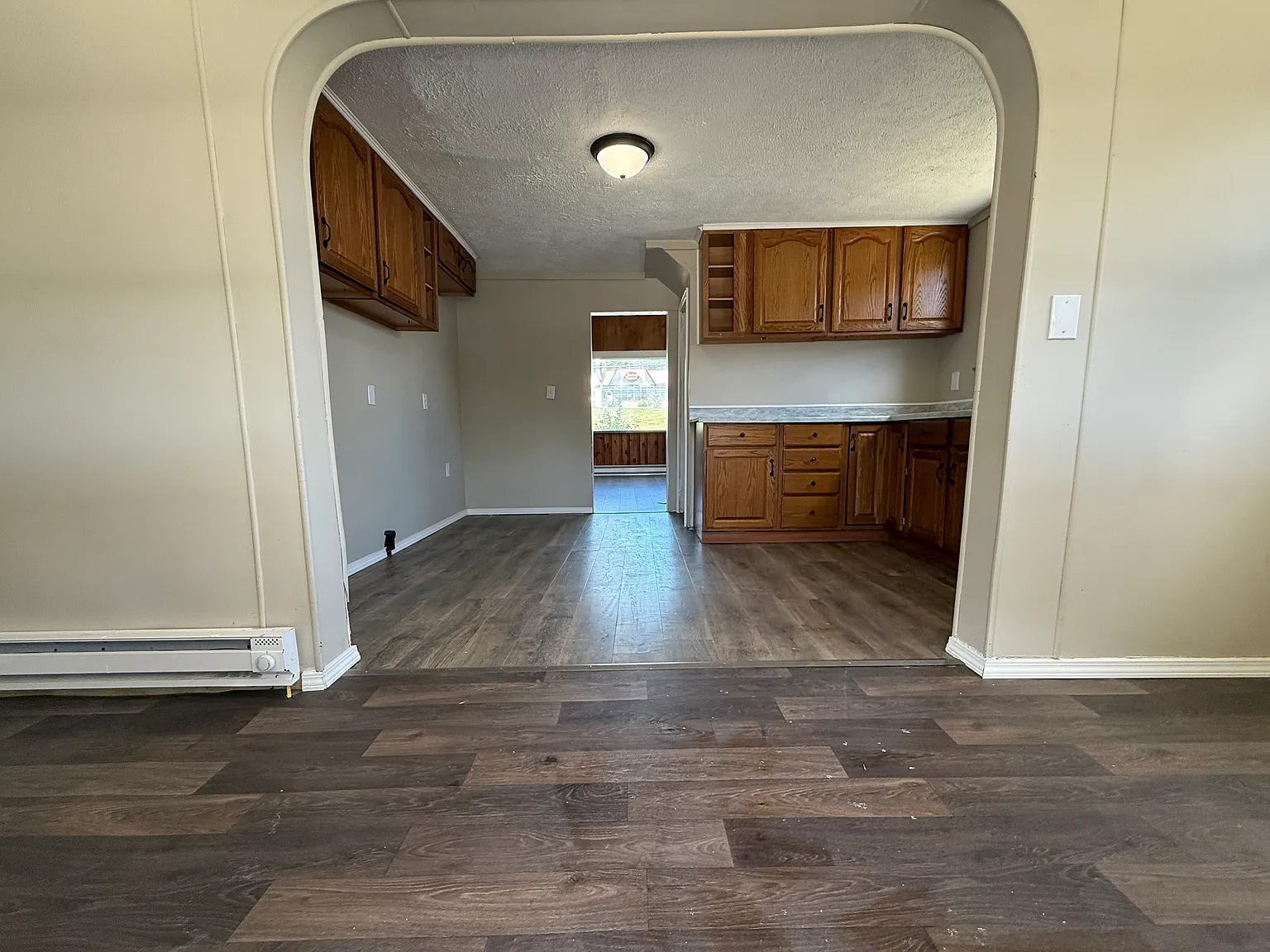 3 bed, 1.5 bath, 1200 sqft, $1,250 — Photo 2