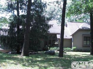 7323 Parkwood Dr, Fenton, MI 48430