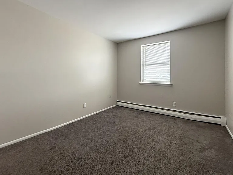 Ashland Apartments — Photo 8