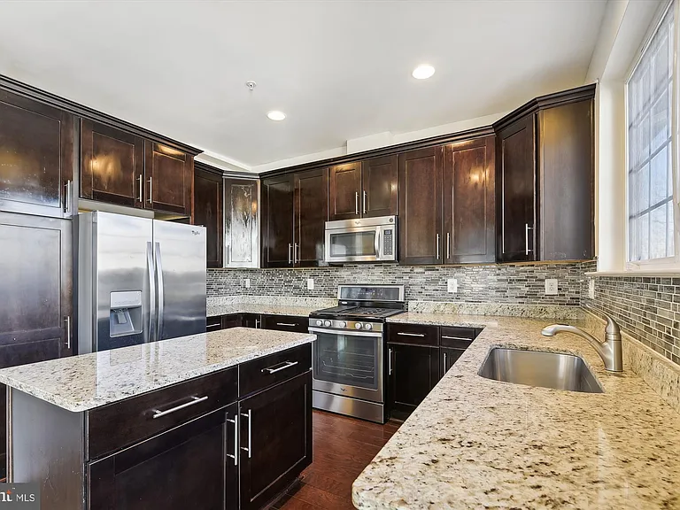 67 Linden Pl — Photo 10