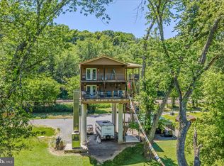 900 Joshua Ln, Berkeley Springs, WV 25411
