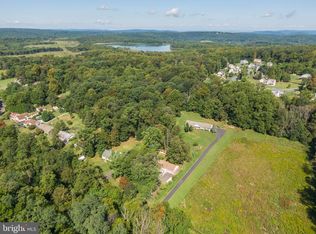 2476 Hopewell Rd, Elverson, PA 19520