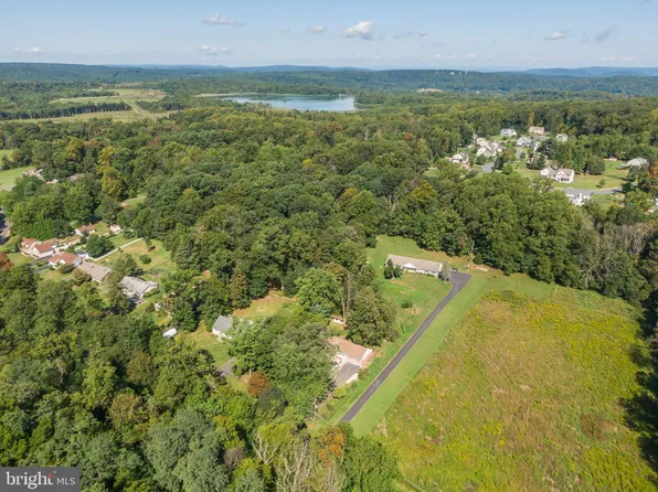 2476 Hopewell Rd, Elverson, PA 19520