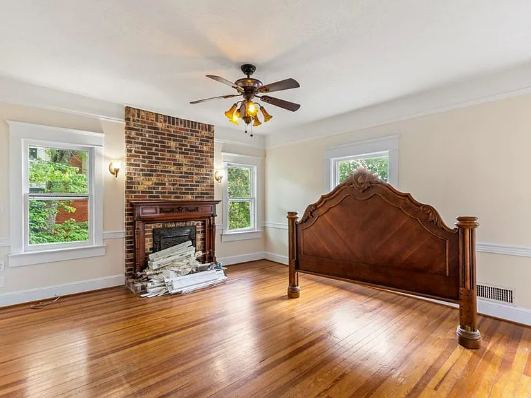 327 Adams St — Photo 16