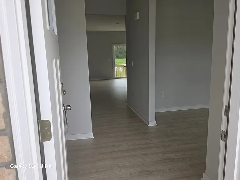 162 Lorrimore Dr — Photo 3