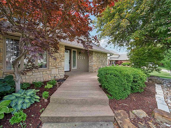 4th image of 2324 N Plumthicket Cir