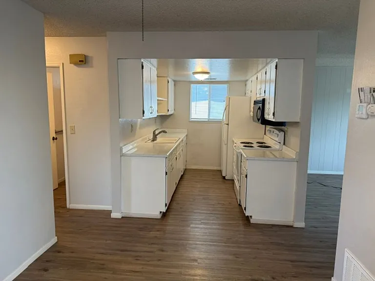583 Bridge St — Photo 17