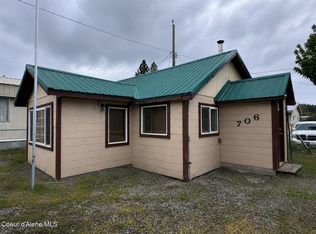 706 B St, Pinehurst, ID 83850
