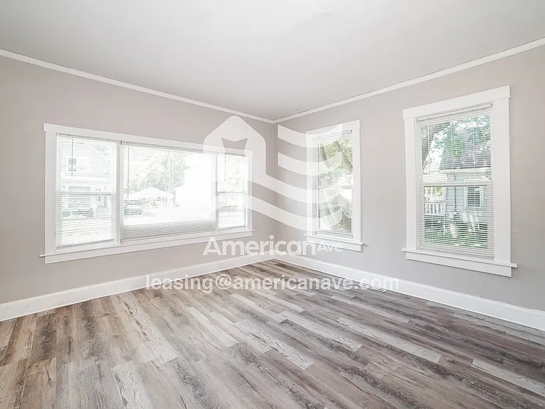 1761250_004_wm_-_living_room_12929010.jpg