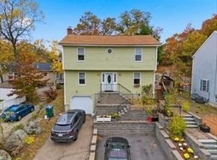 22 Juniper St, Lowell, MA 01852
