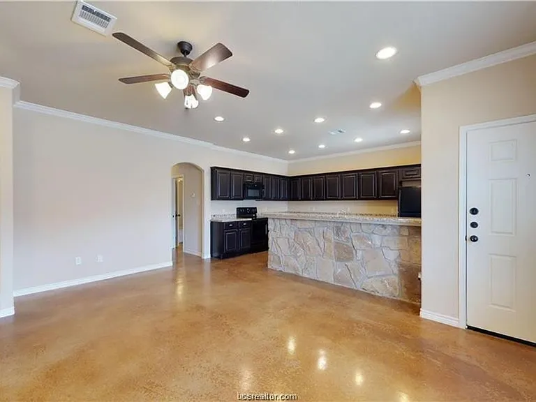 117 Armored Ave — Photo 3