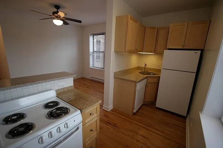 Kenwood Court — Photo 37