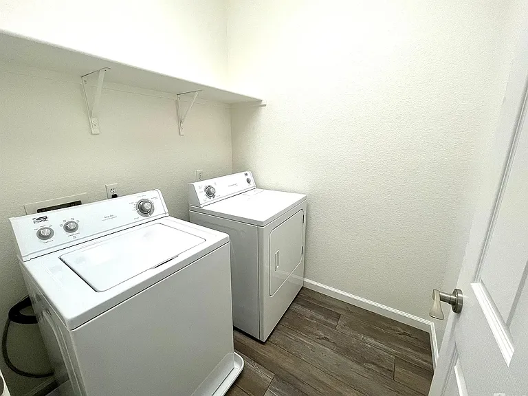 5960 Promontory Dr — Photo 10