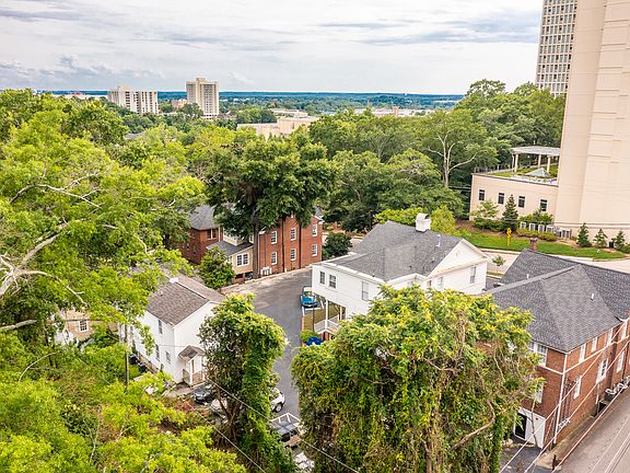 630 Pickens is the house on the right. USC campus is directly across the street. That tall building is in Women's Quad.