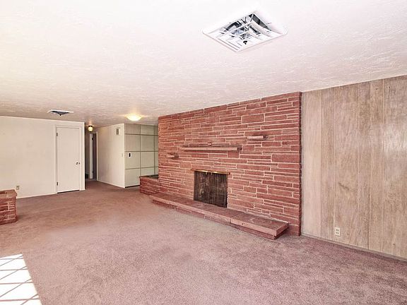 4th image of 2686 Carol Pl