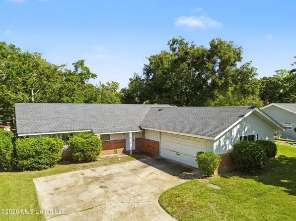 2420 Sunkist Country Club Rd, Biloxi, MS 39532