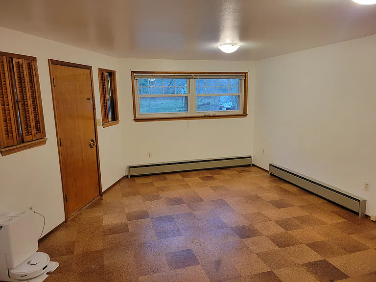 895 River Rd — Photo 7
