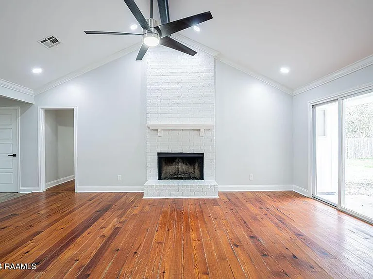 213 Presbytere Pkwy — Photo 3