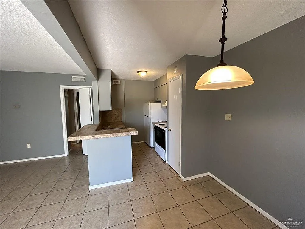 2 bed, 2.0 bath, 17870 sqft, $800 — Photo 4