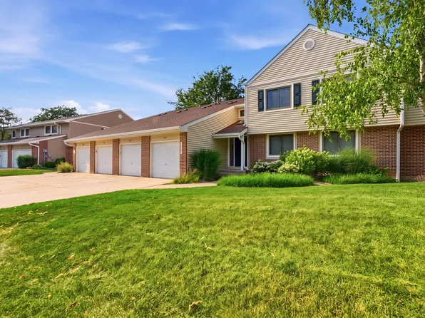 938 Hidden Lake Dr #938, Buffalo Grove, IL 60089