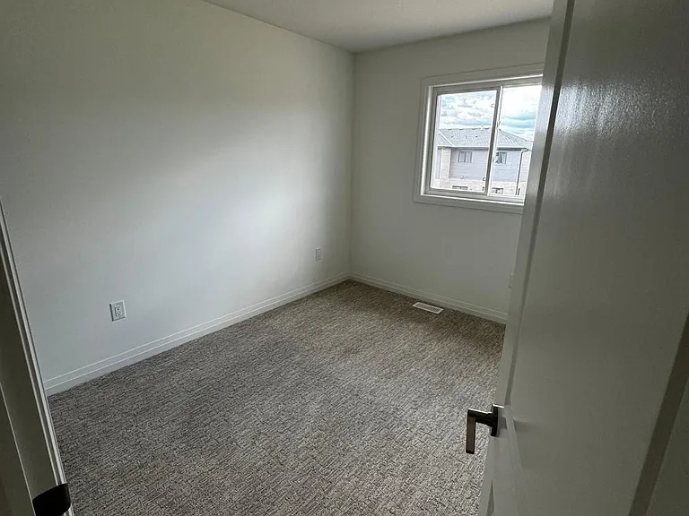 44 Samuel Ave — Photo 18