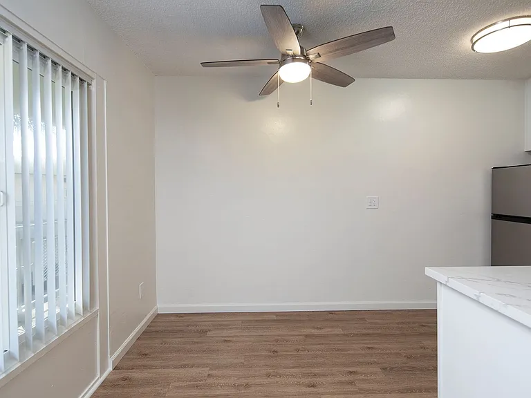 Aztec Pacific Apartments — Photo 37