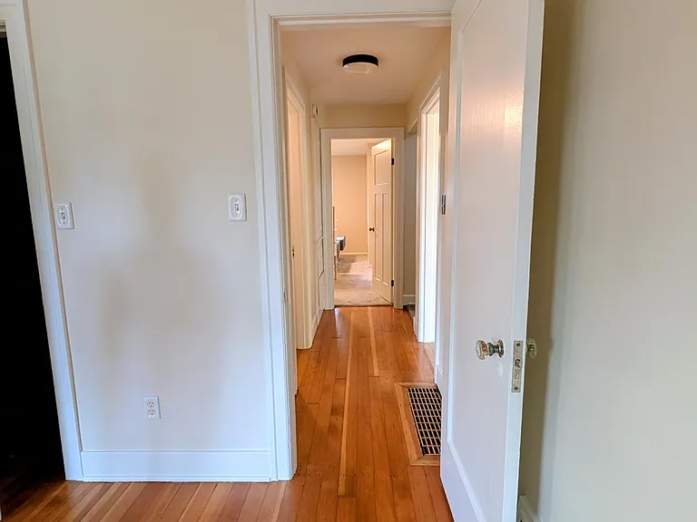 1102 E Maplewood Ave — Photo 19