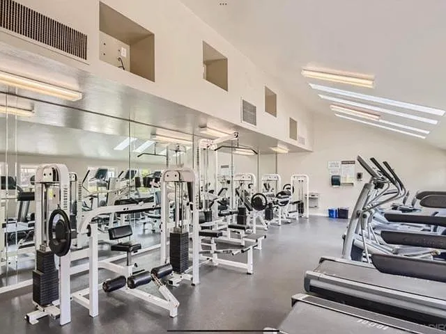 8581 Villa La Jolla Dr #M — Photo 25