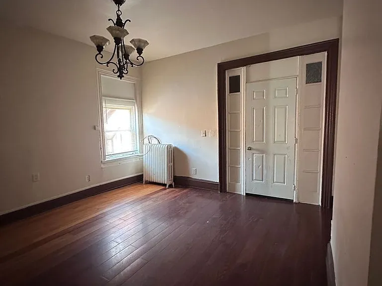 238 S 6th St — Photo 1
