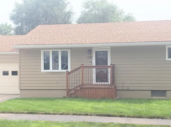 1109 E Erskine St, Pierre, SD 57501