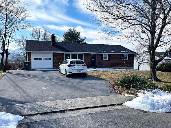 1st image of 2667 Leemount St