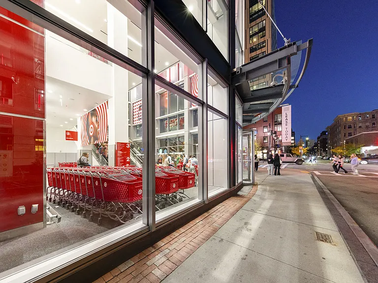 Pierce Boston — Photo 44