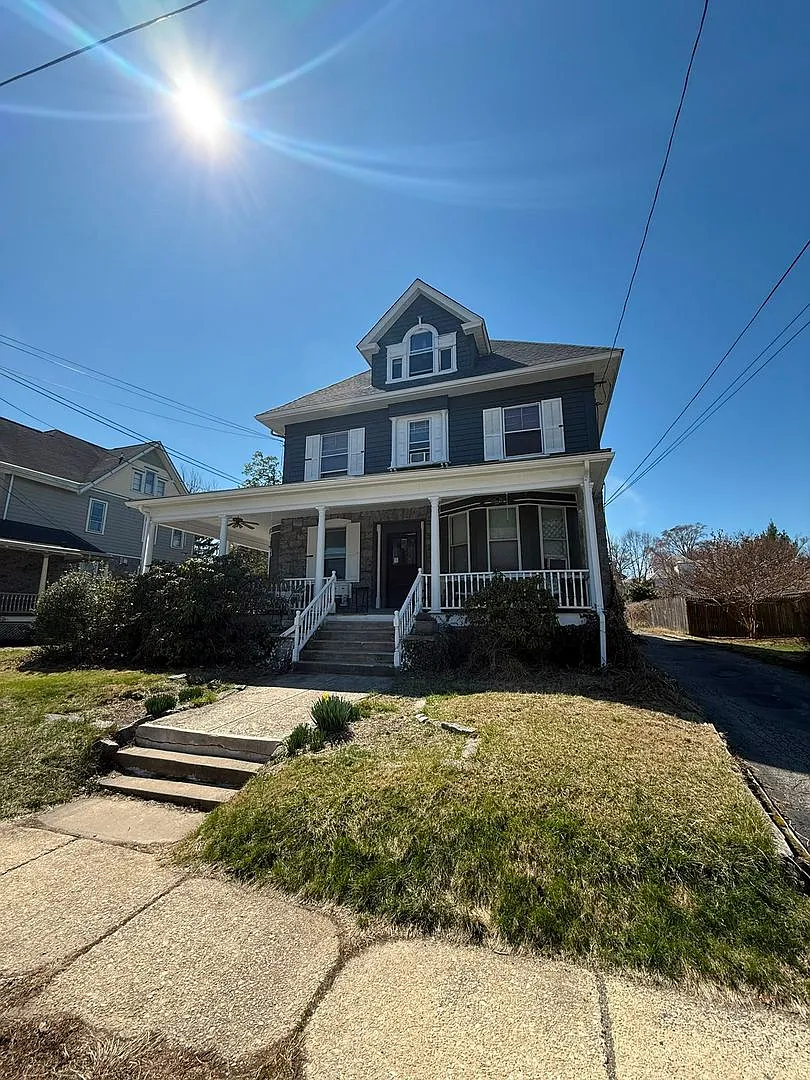 236 W Ridley Ave — Photo 2