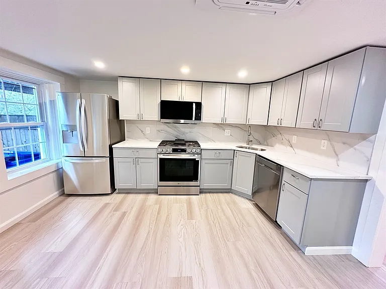 420 Sumner St #1 — Photo 11
