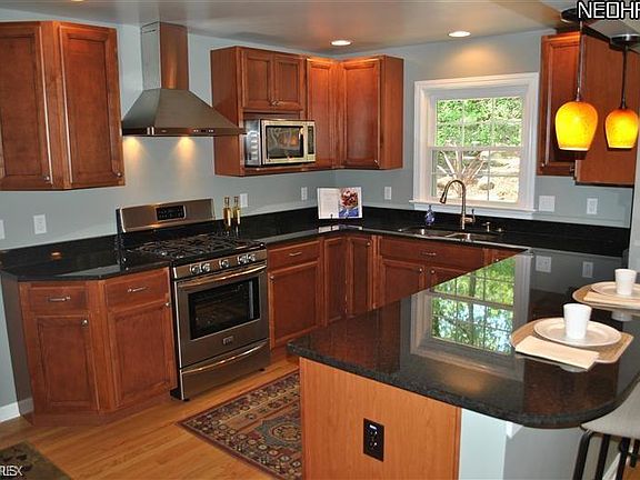 2nd image of 20899 Farnsleigh Rd