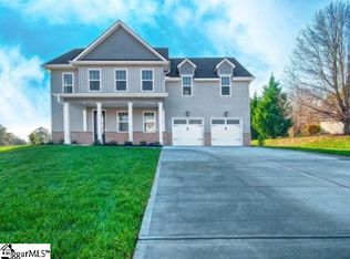 430 Silver Thorne Dr, Wellford, SC 29385