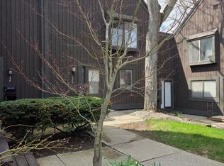 156 Carberry Hill Ct, Kalamazoo, MI
