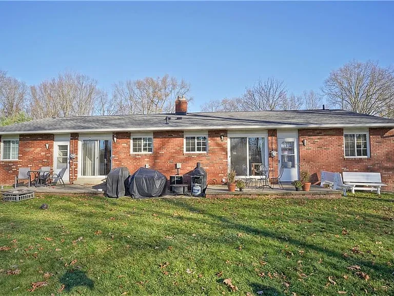 3854 Seneca St — Photo 9